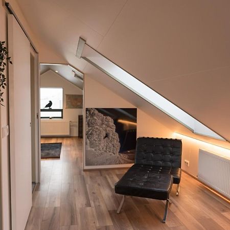Appartamento Scenic Penthouse - Ocean View & Skylight Windows Siglufjordur Esterno foto