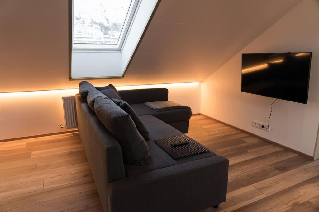 Appartamento Scenic Penthouse - Ocean View & Skylight Windows Siglufjordur Esterno foto