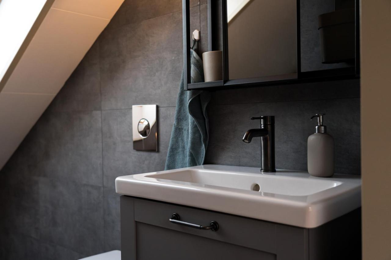 Appartamento Scenic Penthouse - Ocean View & Skylight Windows Siglufjordur Esterno foto