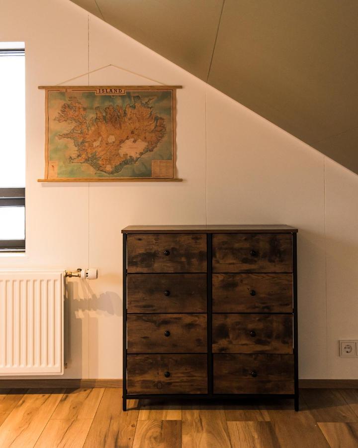 Appartamento Scenic Penthouse - Ocean View & Skylight Windows Siglufjordur Esterno foto
