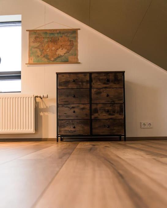Appartamento Scenic Penthouse - Ocean View & Skylight Windows Siglufjordur Esterno foto