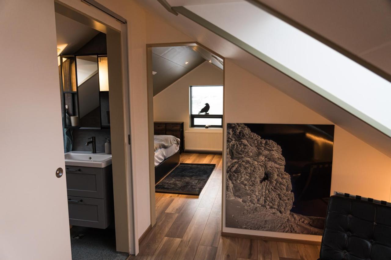 Appartamento Scenic Penthouse - Ocean View & Skylight Windows Siglufjordur Esterno foto
