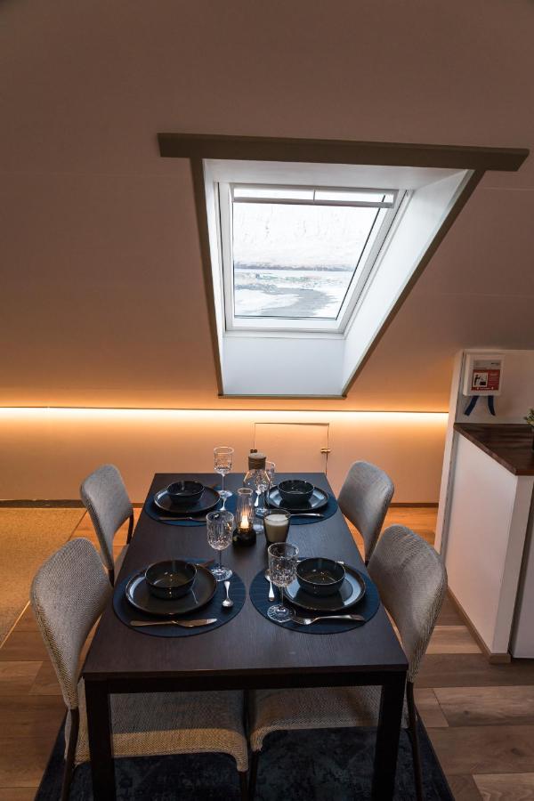 Appartamento Scenic Penthouse - Ocean View & Skylight Windows Siglufjordur Esterno foto