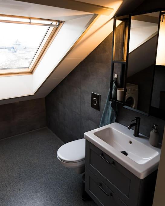 Appartamento Scenic Penthouse - Ocean View & Skylight Windows Siglufjordur Esterno foto